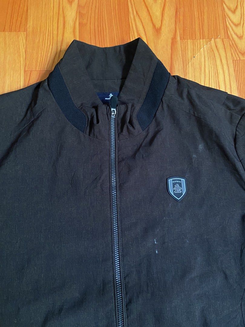 Munsingwear jacket (Category: Coats, Jackets and Outerwear) located in Cebu City. Submitted by jerianix (Listing ID 1469695943, Image 2). Description: Munsingwear jacket Size large W21 L27 Good condition Issue: scratches .