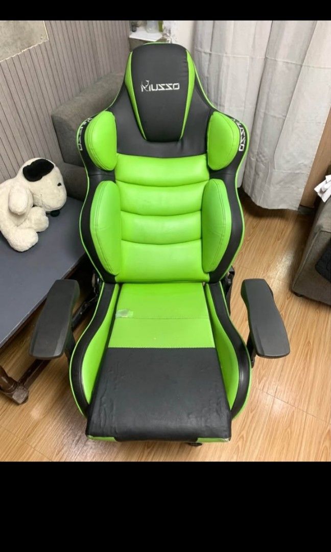 Musso contoured Green gaming chair (Category: Chairs) located in Caloocan City. Submitted by freedeer.fe7129 (Listing ID 1469733477, Image 1). Description: Gana Yung lifter at reclyning Wag po mahiyang mag chat kung may gustong e tanong....