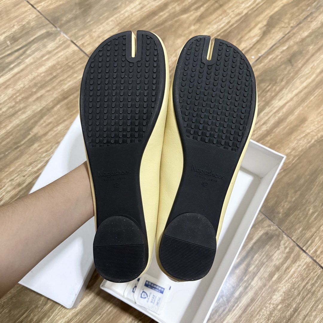 Nagashoes Tabi 26cm (Category: Flats & Sandals) located in Manila. Submitted by kapcastillo (Listing ID 1469596378, Image 2). Description: Brand: Nagashoes Style: Split-toe tabi ballet flats with front bow detail Color: Butter Yellow Condition: Brandnew Inclusions: Original box, shape keepers, and toe inserts still inside - Fit/Size: size 42, 26cm rfs wrong size.
