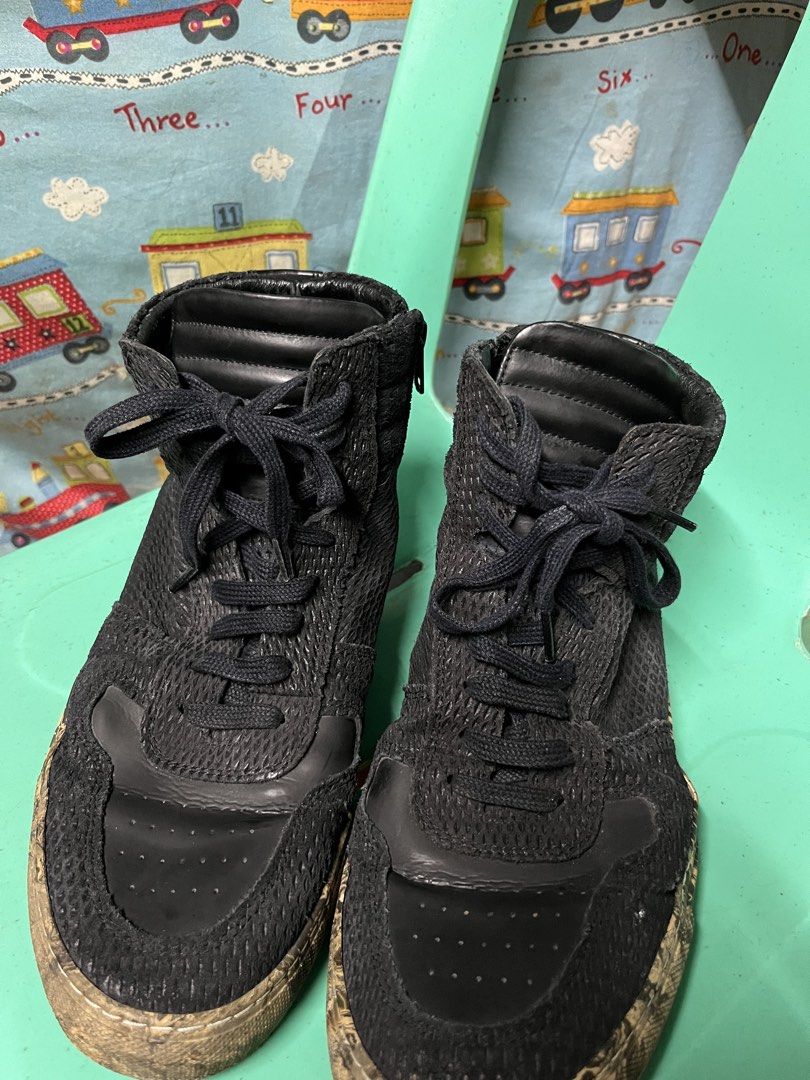 Nagional Standard Leather Shoe (Category: Casual Shoes) located in Valencia. Submitted by bordzsthrift (Listing ID 1469735935, Image 2). Description: Exellent Condition No issue No heel drags Made in Purtogal.