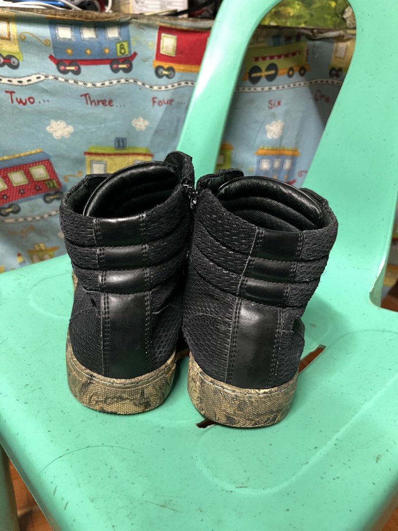 Nagional Standard Leather Shoe (Category: Casual Shoes) located in Valencia. Submitted by bordzsthrift (Listing ID 1469735935, Image 3). Description: Exellent Condition No issue No heel drags Made in Purtogal.