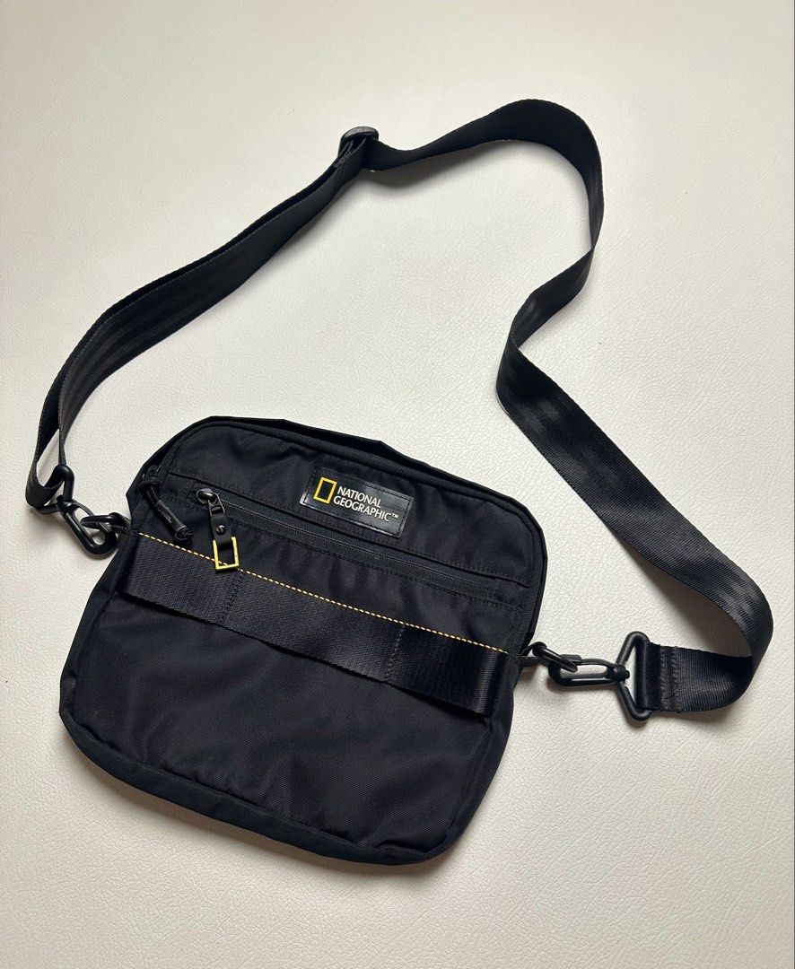 NATIONAL GEOGRAPHIC Sling Bag (Category: Sling Bags) located in General Santos City (Dadiangas). Submitted by uragon.apparel (Listing ID 1469750902, Image 1). Description: .