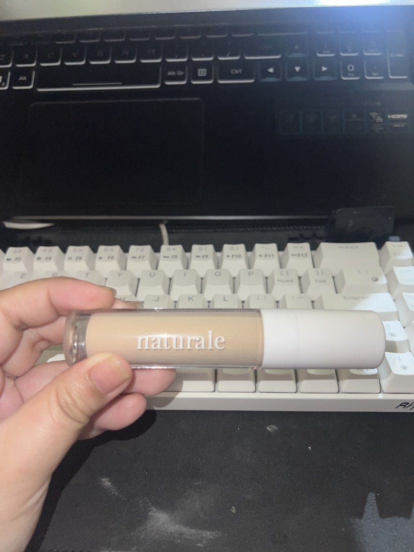 Naturale Concealer MN5 Habi (Category: Makeup) located in Taguig. Submitted by losenthul (Listing ID 1469599054, Image 3). Description: - Product: Naturale Through Textures Hydrating Concealer - Shade: MN5 - Size: 12 ml / 0.46 fl. oz. - Condition: used TWICE ONLY (tinry ko lang talaga and not for me).
