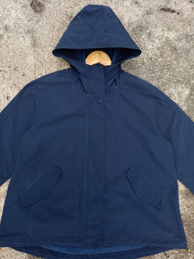 Navy Blue Hooded Jacket With Gold Hardware (Category: Coats, Jackets and Outerwear) located in General Santos City (Dadiangas). Submitted by jay-fits (Listing ID 1469637782, Image 3). Description: GU Mountain Parka GU Mountain Parka XL on tag 23x26 Navy Blue Color Rate 10/10, 🔥 Excellent Condition Location Davao City Mine 880+Sf .