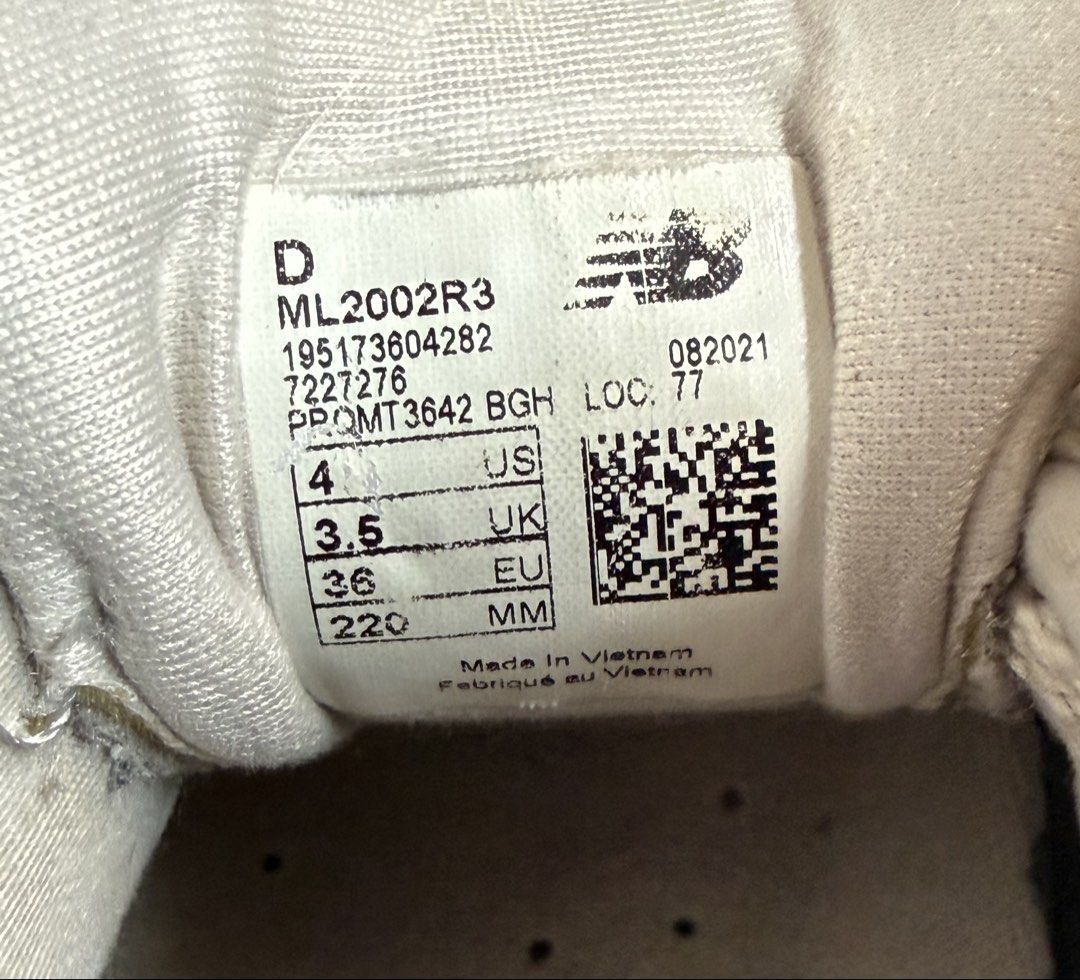 New Balance 2002r (Category: Sneakers) located in Capas. Submitted by wabisuns (Listing ID 1469586328, Image 2). Description: .