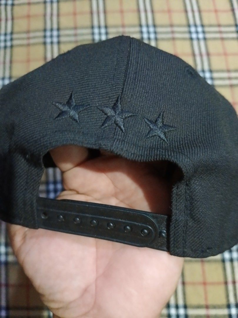 New Era 9FIFTY Black Star Snapback Cap (Category: Caps & Hats) located in General Santos City (Dadiangas). Submitted by freehorse.5f2a61 (Listing ID 1469628987, Image 3). Description: - Authentic New Era 9FIFTY snapback cap in classic black - Large embroidered star on the front crown with smaller stars on the back - Signature white New Era logo embroidered on the left side - Flat brim featuring the authentic 9FIFTY sticker on top - 100% premium w