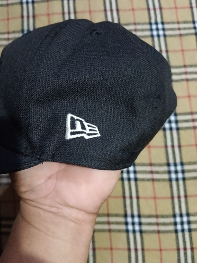 New Era 9FIFTY Black Star Snapback Cap (Category: Caps & Hats) located in General Santos City (Dadiangas). Submitted by freehorse.5f2a61 (Listing ID 1469628987, Image 2). Description: - Authentic New Era 9FIFTY snapback cap in classic black - Large embroidered star on the front crown with smaller stars on the back - Signature white New Era logo embroidered on the left side - Flat brim featuring the authentic 9FIFTY sticker on top - 100% premium w