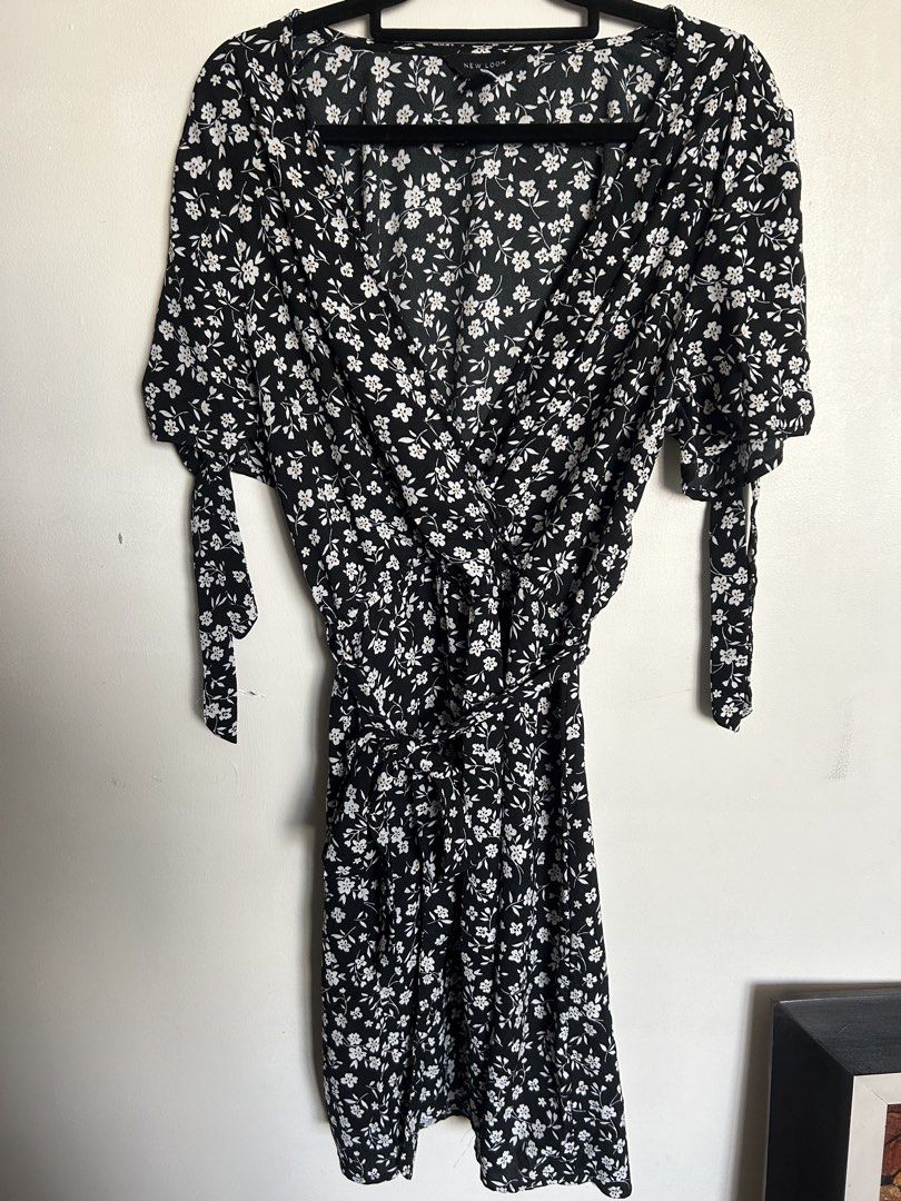 NEW LOOK (Category: Dresses) located in Manila. Submitted by shaun_diaz (Listing ID 1469681100, Image 1). Description: .