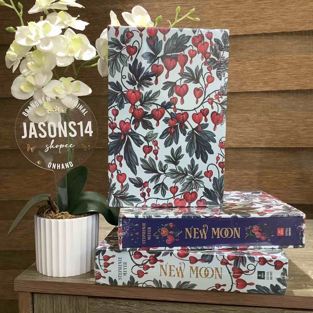 New Moon BY STEPHANIE MEYER (Category: Storybooks) located in San Juan City. Submitted by jasonsshopee (Listing ID 1469674043, Image 2). Description: .