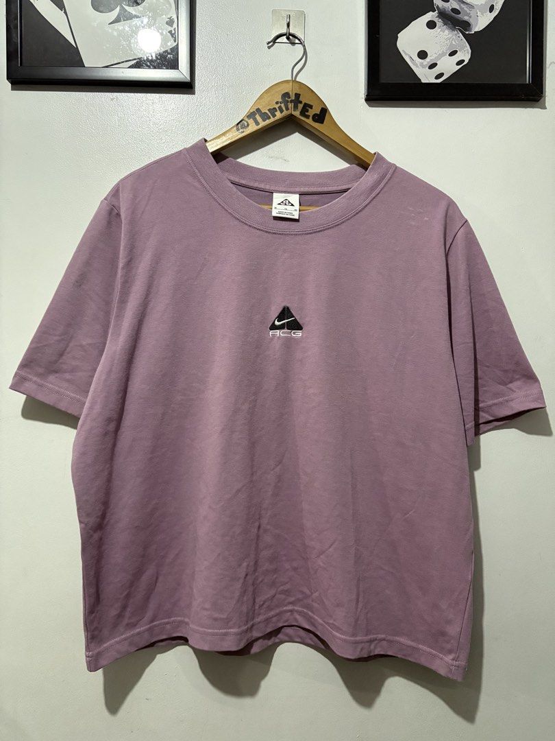 Nike ACG Cropped Boxy type tee (Category: Shirts) located in Makati City. Submitted by ThriftedGoods (Listing ID 1469686826, Image 2). Description: Feel free to ask for more detailed photos In excellent condition No issues Length-25 Width-24.