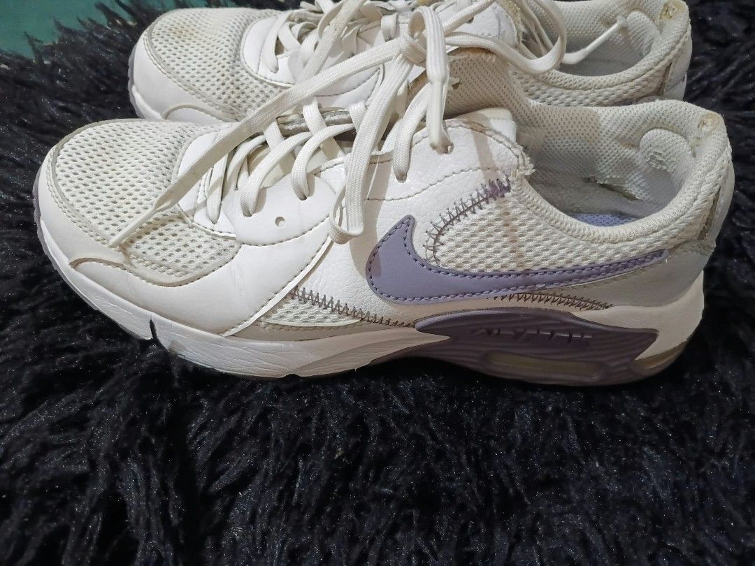 Nike Airmax (Category: Sneakers) located in Quezon City. Submitted by hausofprelove (Listing ID 1469580657, Image 1). Description: .