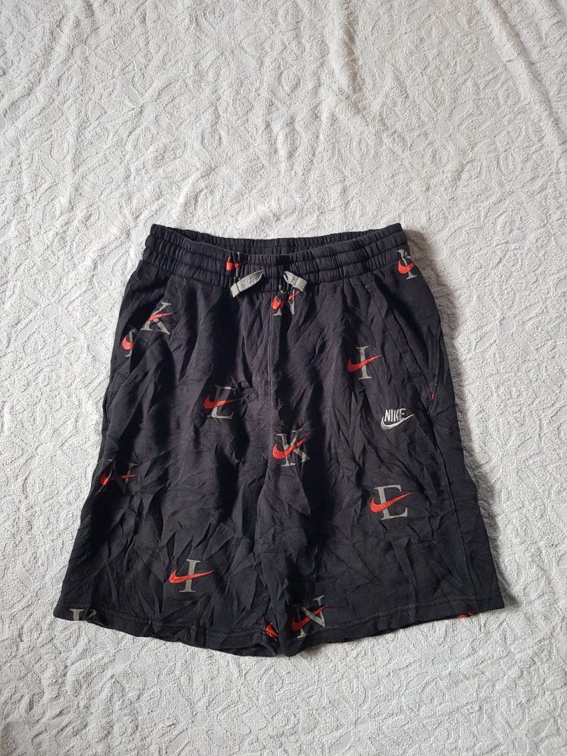 Nike Aop Short (Category: Shorts) located in Santo Domingo. Submitted by jcobedoza213916 (Listing ID 1469577858, Image 1). Description: Nike Aop Short Men's waistline 28-30-32 lenght 18 above the knee size on tag XL 2pcs pocket embroid logo nike garterized with lace excellent condition color rate 9.7/10 no issue.