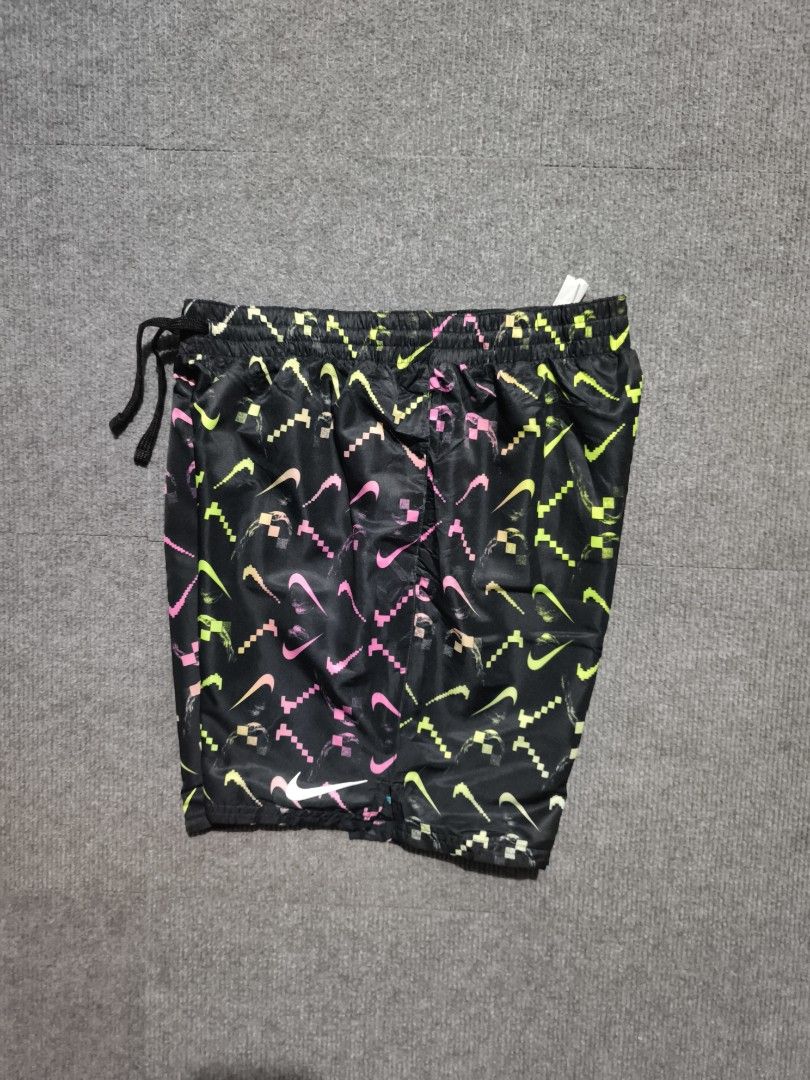Nike AOP Woven Short (Category: Shorts) located in Getafe. Submitted by charlon_thrift (Listing ID 1469687836, Image 1). Description: NIKE AOP WOVEN SHORT💢 GOOD AS NEW NO ISSUE SIZE SMALL WAIST 28-32 LENGTH 16 BOHOL📍 📥📥📥.
