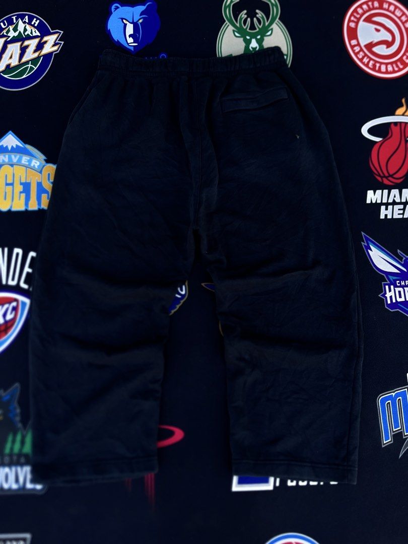 Nike Baggy Sweat Pants (Category: Joggers) located in Santa Barbara. Submitted by keldude (Listing ID 1469636607, Image 2). Description: Waist 30-40 Length 38 Thigh 13.5 Hem 10 Excellent Condi 10 Color Rate No Issue.