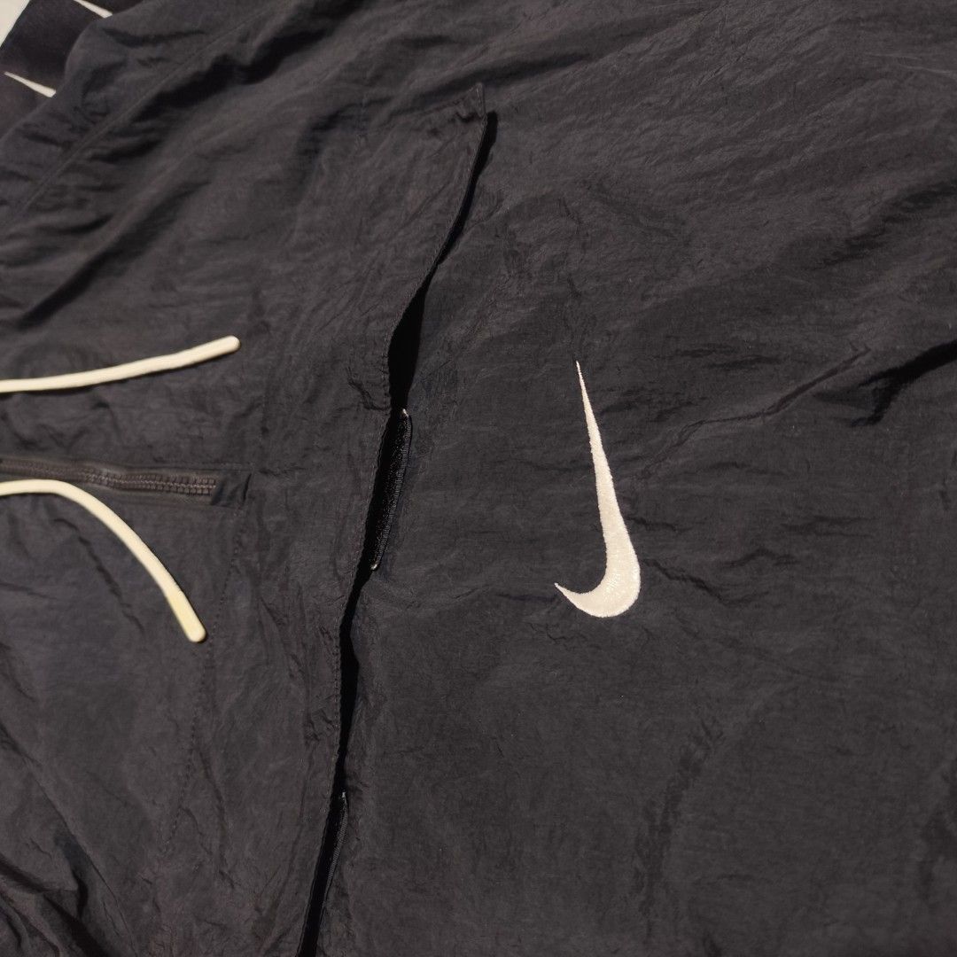 Nike Big Swoosh Tapped Halfzip Windbreaker Jacket (Category: Coats, Jackets and Outerwear) located in Manila. Submitted by buyybustt (Listing ID 1469692985, Image 2). Description: 22x27 size Large All details can be seen on pics complete tags embroidered swoosh logo in front Dm.