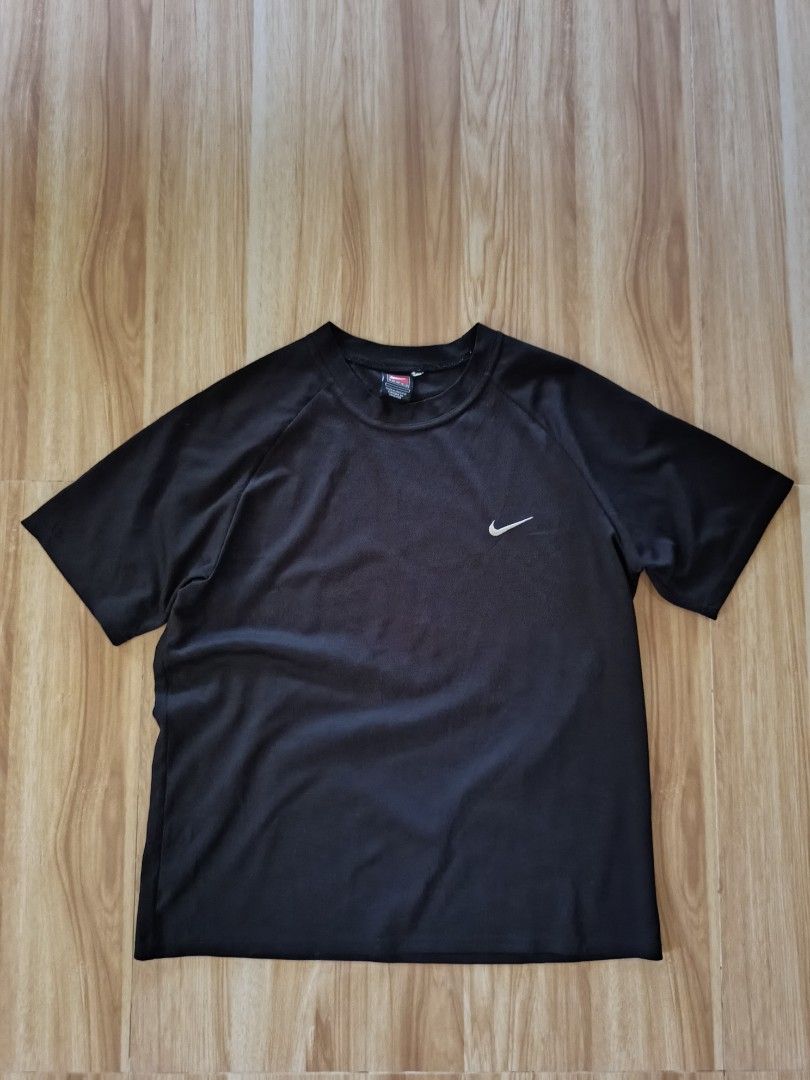 Nike Black Athletic T-Shirt (Category: Tshirts & Polo Shirts ) located in Trinidad. Submitted by johnmarkso25128 (Listing ID 1469644499, Image 1). Description: .