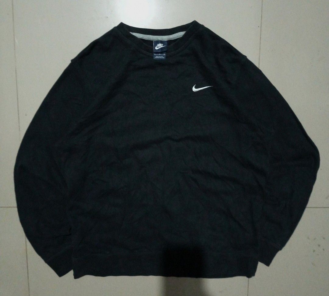 Nike Black Crewneck Sweatshirt XL (Category: Coats, Jackets and Outerwear) located in Bacolod City. Submitted by richjohn.958 (Listing ID 1469669148, Image 1). Description: - Brand: Nike - Style: Classic pullover crewneck sweatshirt - Color: Black with white embroidered swoosh logo - Size: Extra Large (XL) - Condition: Clean, excellent overall condition - Details: Neck and care tags fully intact - Perfect for everyday casual wear.