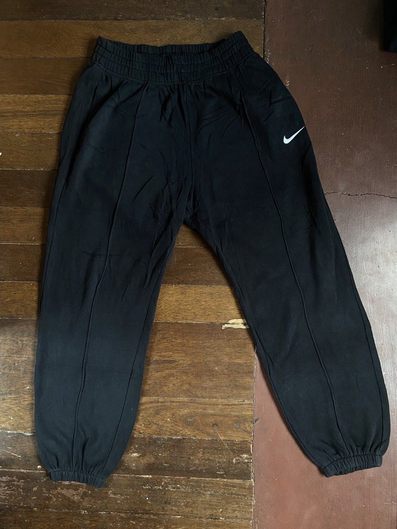 Nike Black Joggers Sweatpants Medium (Category: Joggers) located in Manila. Submitted by mavcl (Listing ID 1469697762, Image 1). Description: - Brand: Nike - Item: Fleece Joggers / Sweatpants - Color: Black with white embroidered Swoosh logo - Size: Medium (Standard fit) - Material: 80% cotton, 20% polyester body; 100% cotton pocket bags - Design: Elastic waistband, matching ankle cuffs, and center seam detailing on legs - Origin: Made in Pakista