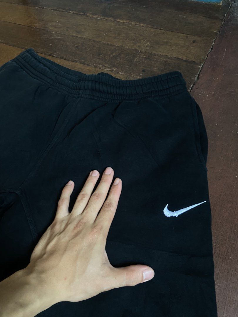 Nike Black Joggers Sweatpants XL (Category: Joggers) located in Manila. Submitted by mavcl (Listing ID 1469698154, Image 2). Description: - Authentic Black Nike Sweatpants - Size: XL - Super warm heavy fleece lining inside - White embroidered swoosh logo on the left leg - Elastic waistband and cuffs for a secure fit - Back pocket with snap button closure - Condition: Brand new with tag attached.