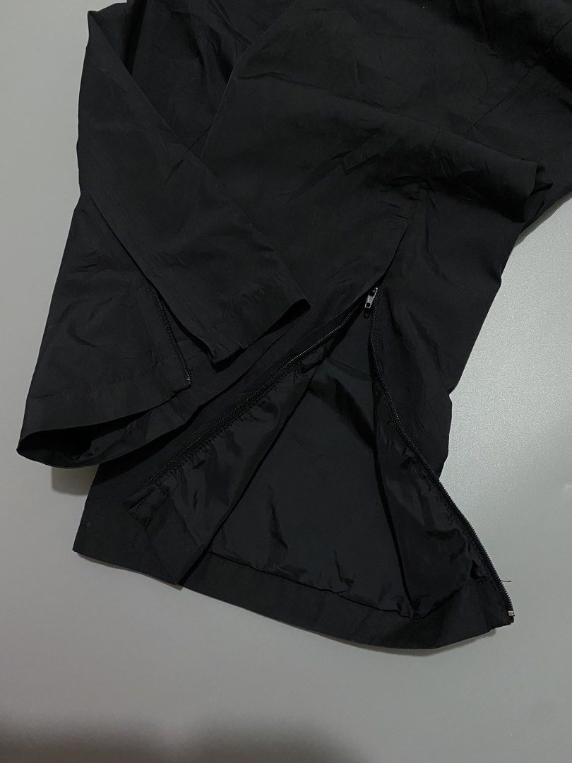 Nike Black Windbreaker Track Pants with Zips (Category: Joggers) located in Manila. Submitted by urboycee (Listing ID 1469711278, Image 3). Description: .