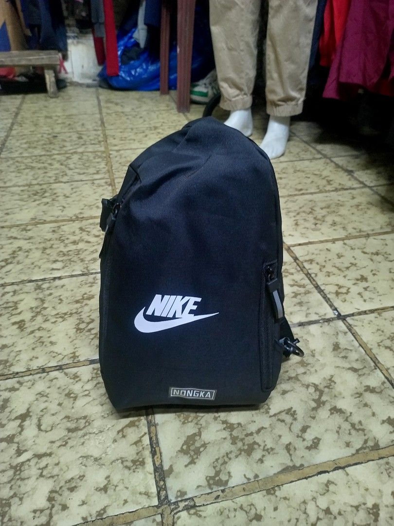 Nike Body Bag (Category: Sling Bags) located in Aguinaldo. Submitted by ukayandthrift (Listing ID 1469581721, Image 2). Description: .
