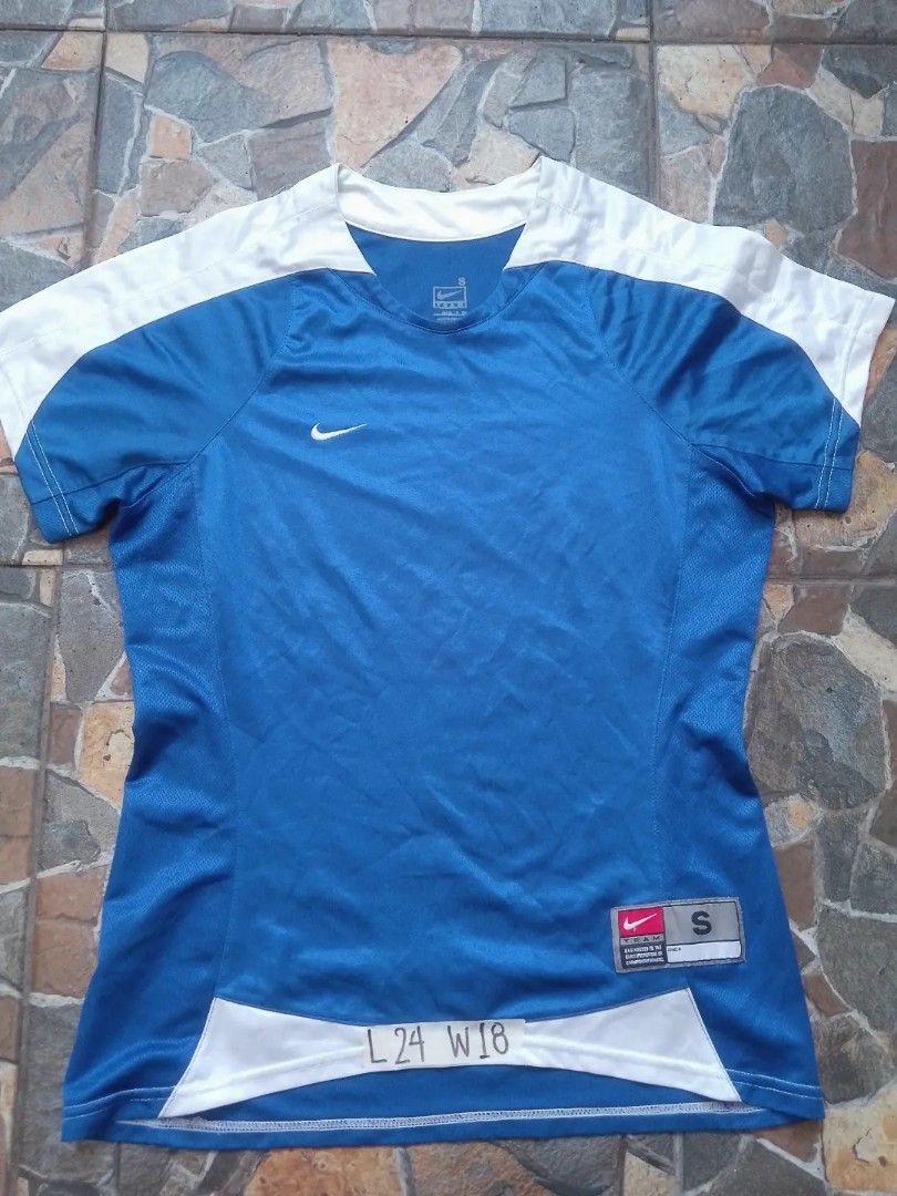 Nike Drifit (Category: Activewear) located in Quezon City. Submitted by mg.thriftshop (Listing ID 1469670922, Image 1). Description: S-M.