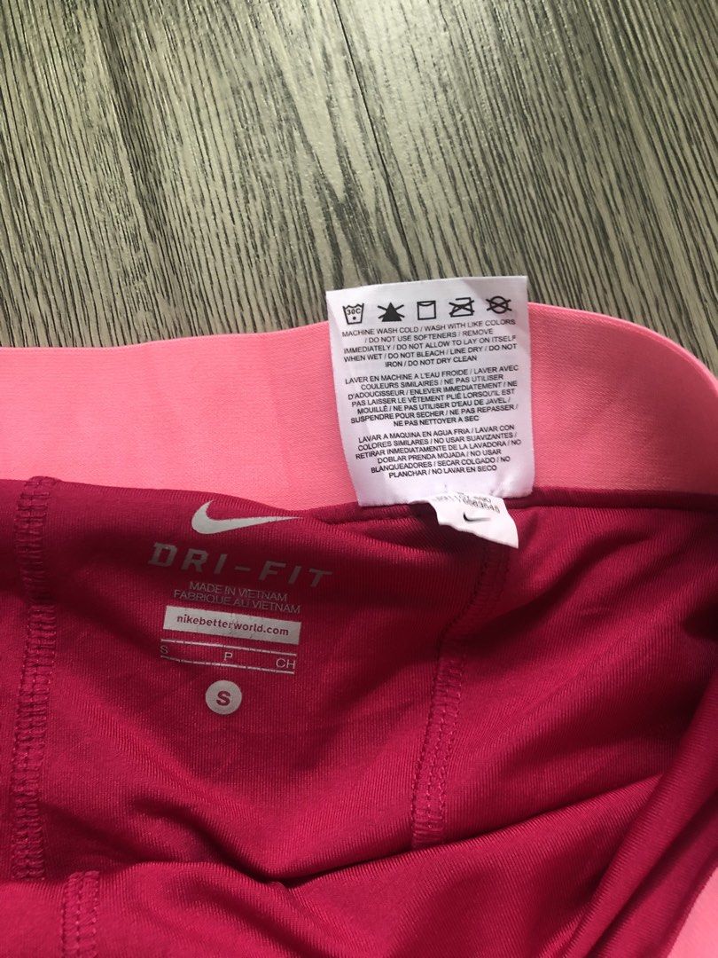 NIKE DRIFIT 2-1 compression short (Category: Activewear) located in Santa Rosa. Submitted by eceldg05 (Listing ID 1469604720, Image 2). Description: NIKE DRIFIT 2-1 compression running short W/inner cycling Small on tag 28-30 inches via tape measure Like new.