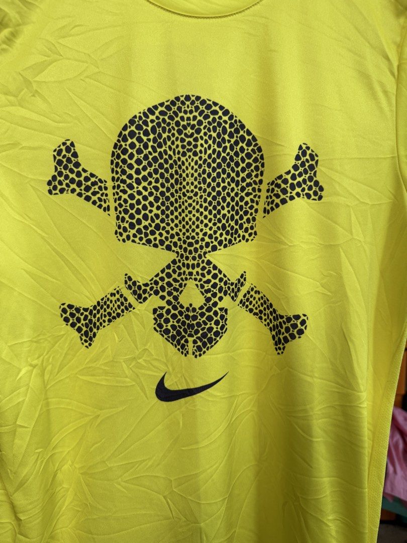 NIKE Dri-FIT hypervenom shirt (Category: Activewear) located in Manolo Fortich. Submitted by thriftacktoe34 (Listing ID 1469650628, Image 2). Description: Excellent condition Color rate 9.5/10 Size Medium Dimes W18 x L28 FREE shipping fee.