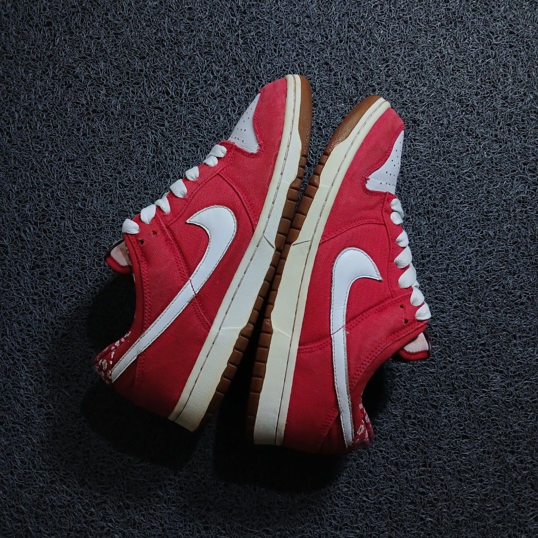 Nike Dunk Low Red Floral Canvas (Category: Sneakers) located in Cagayan de Oro. Submitted by sapatos_series (Listing ID 1469741121, Image 2). Description: NlKĒ DŪNK L0W CL "VĀRSlTY RĒD"🔥 us9 eur42 27cm 1299 +sf .