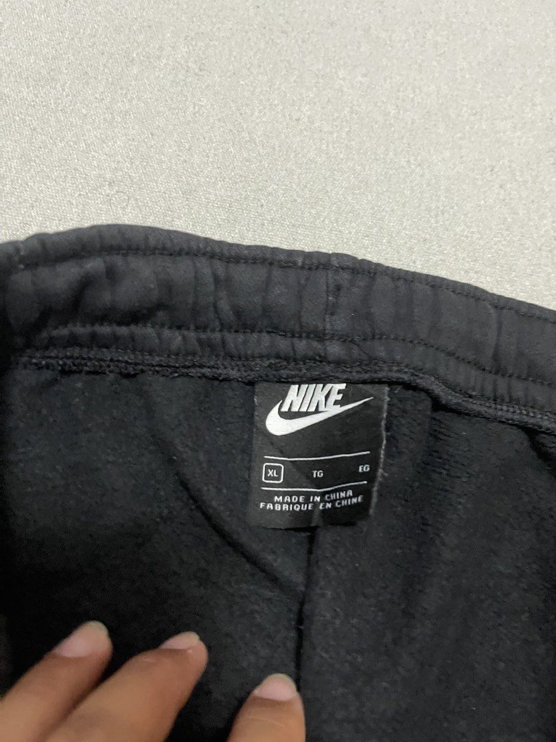 Nike Embroidered Cargo Pants (Category: Joggers) located in Bulacan. Submitted by sanjisthrift (Listing ID 1469669545, Image 3). Description: Width 32-34 Length 37 Very Good Condition 9/10.