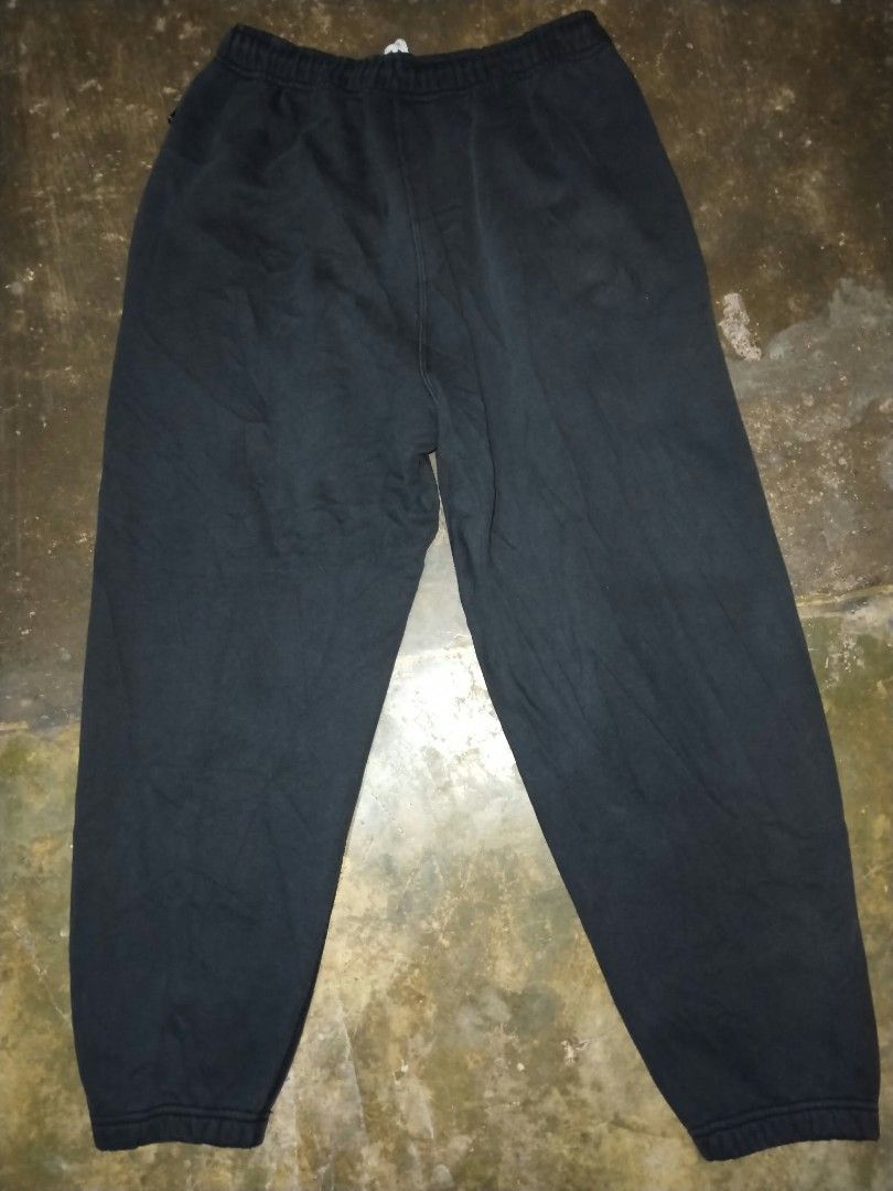 Nike Fleece sweatpants (Category: Activewear) located in Cavite. Submitted by adynnej.various.items (Listing ID 1469681665, Image 2). Description: with an elastic waistband and a white embroidered Nike Swoosh logo on the upper left hip. -Zippered pockets Color Rate: 8.8/10.