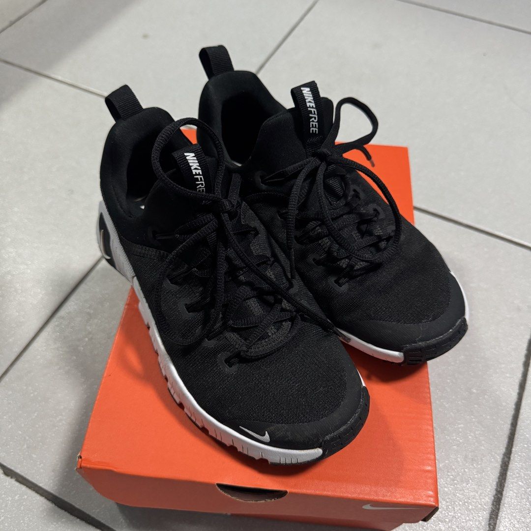 Nike Free Metcon 6 Black (Category: Sneakers) located in Pasig City. Submitted by closet_declut95 (Listing ID 1469688822, Image 1). Description: Used only once Comes with box Size: US 6 womens 23cm Great for gym workouts / weight training / crossfit etc.