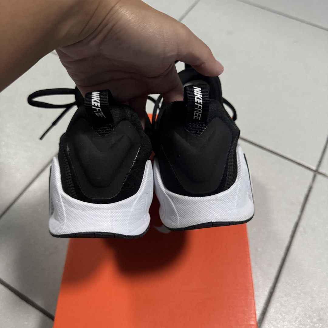 Nike Free Metcon 6 Black (Category: Sneakers) located in Pasig City. Submitted by closet_declut95 (Listing ID 1469688822, Image 2). Description: Used only once Comes with box Size: US 6 womens 23cm Great for gym workouts / weight training / crossfit etc.