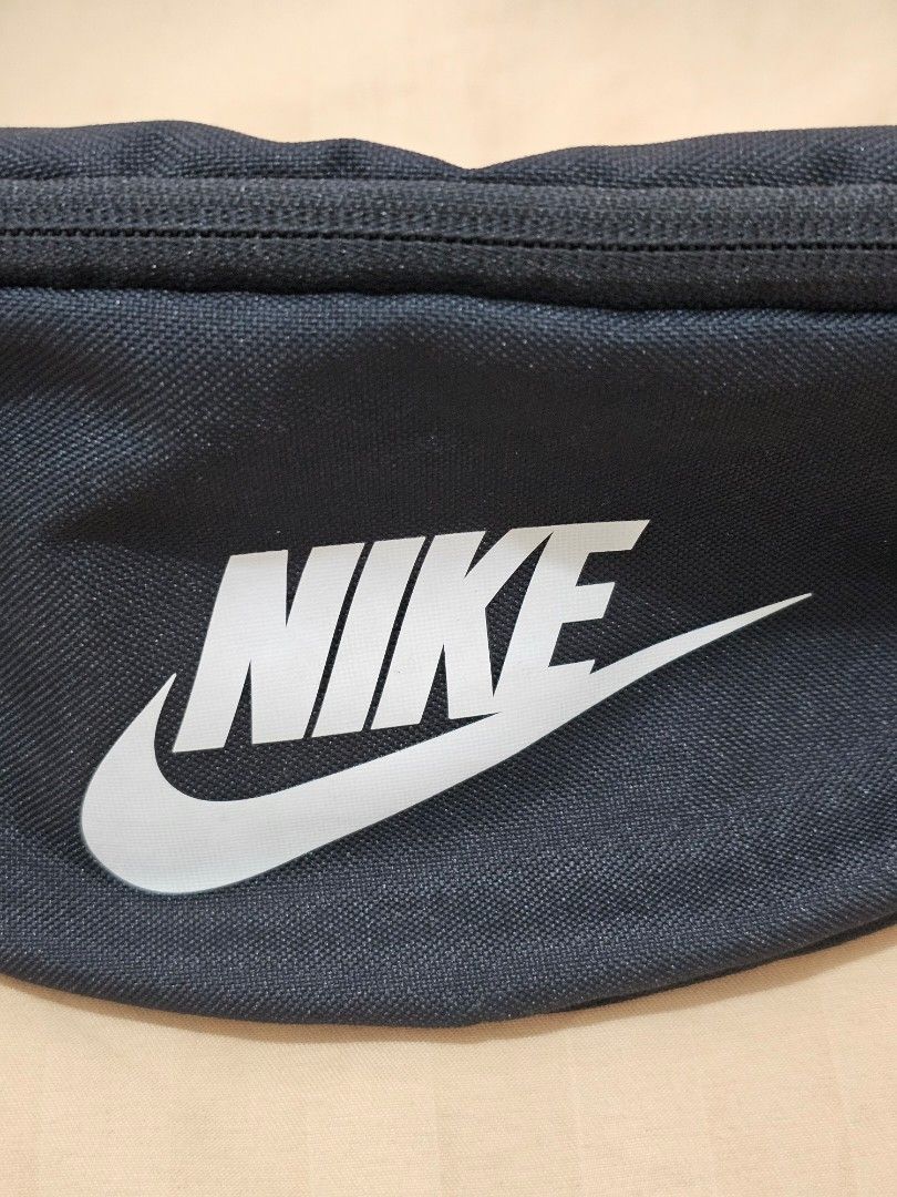 NIKE Heritage Waistpack / Sling Bag (Black) (Category: Belt bags, Clutches and Pouches) located in Las Pinas. Submitted by 3xplor3r (Listing ID 1469595070, Image 2). Description: NIKE Heritage Waistpack / Sling Bag (Black) • Price: ₱500 • Condition: Preloved / Very clean print & interior mesh pocket • Perfect everyday essential for your phone, wallet, & keys! Location: Las Piñas, Parañaque or Pasay.