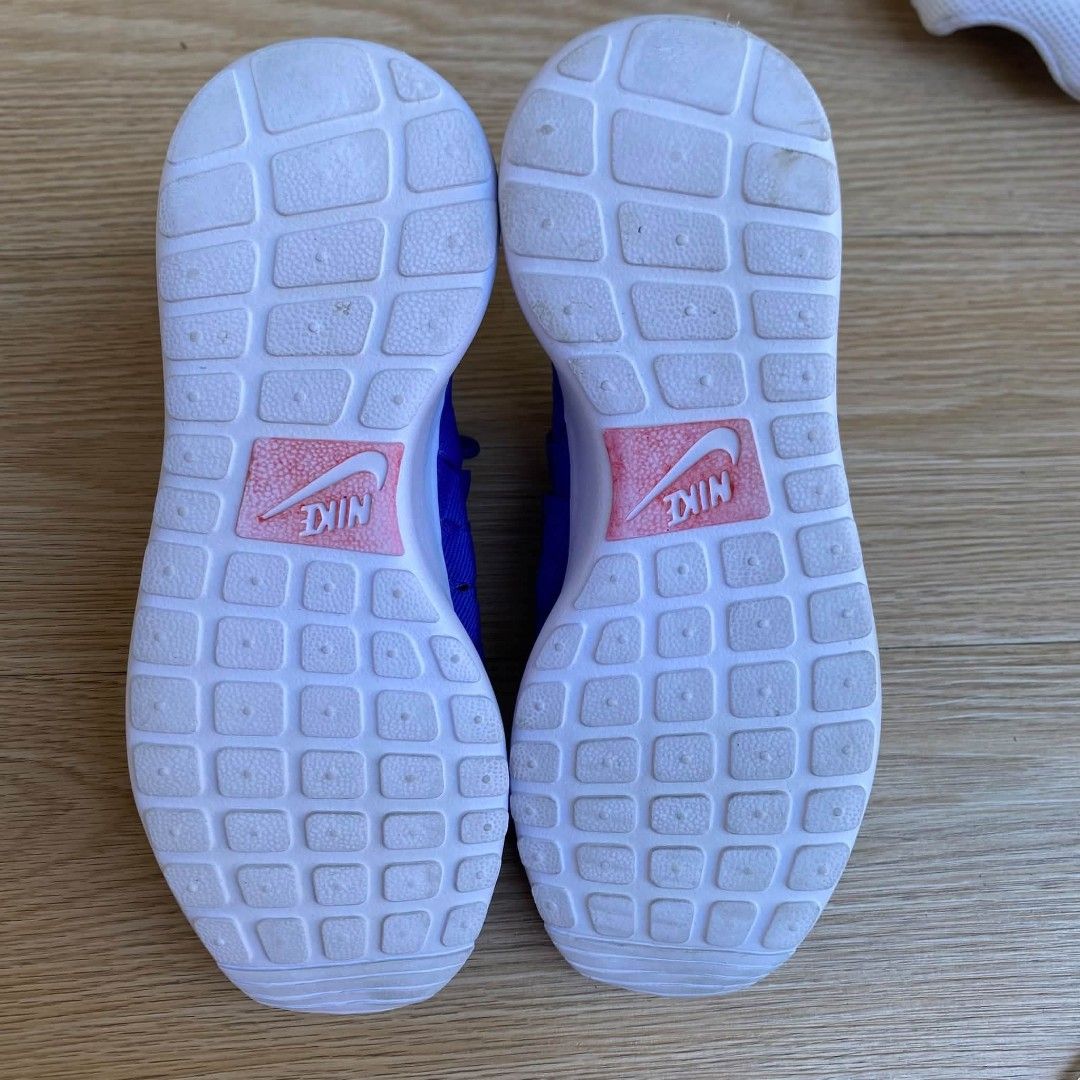 Nike Inneva Woven Blue Size US 6 (Category: Sneakers) located in Manila. Submitted by thriftmolang (Listing ID 1469673515, Image 3). Description: - Brand: Nike - Model: Free Inneva Woven - Color: Royal Blue with White Sole and Pink Branding - Style Code: 555257-400 - Release Date: Late 2012 - Size: US 6 / UK 3.5 / EUR 36.5 / 23 cm - Materials: Unique woven nylon upper with leather tongue and laces - Condition: Very clean outsoles with hardly any 