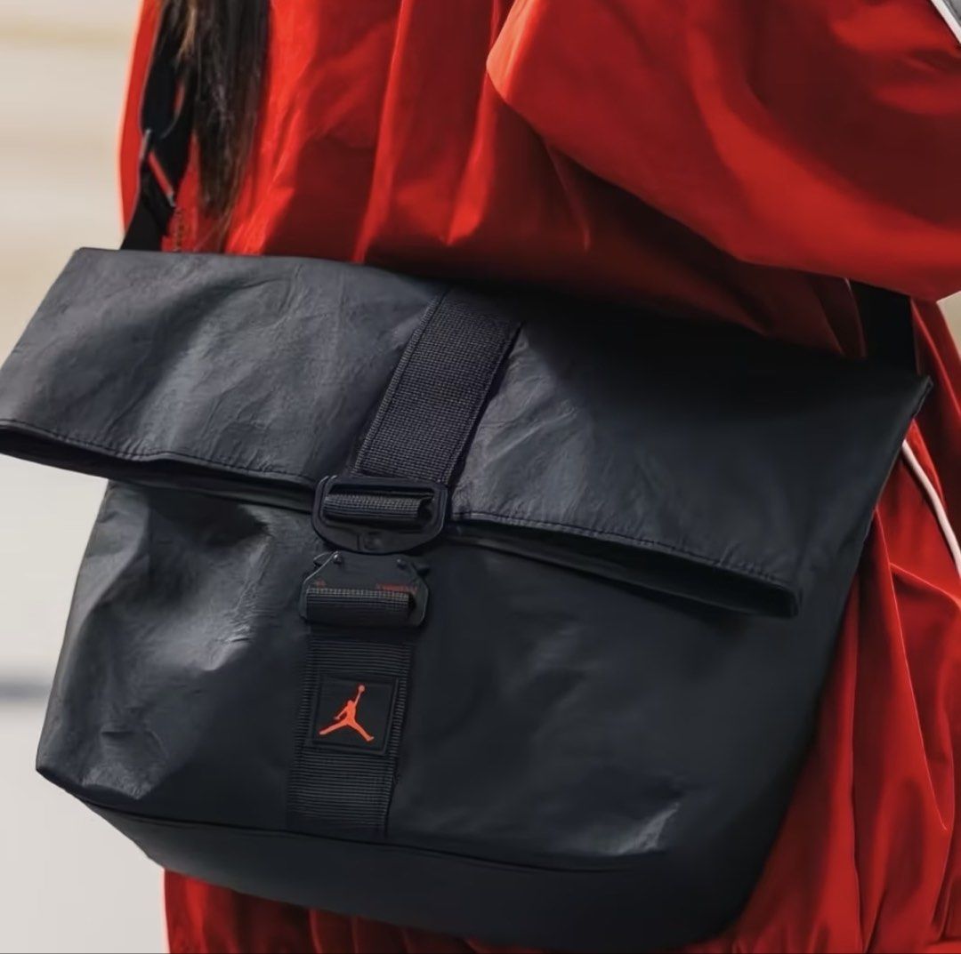 Nike Jordan Messenger Crossbody Bag (Category: Sling Bags) located in Manila. Submitted by cosmicfish_55bc58 (Listing ID 1469680390, Image 1). Description: - Authentic Nike x Jordan crossbody messenger bag - Durable crinkled waterproof material - Secure foldover flap with front plastic buckle clasp - Adjustable shoulder strap for custom fit - Spacious main compartment for daily essentials - Perfect for casual streetwear, school, and everyday use.