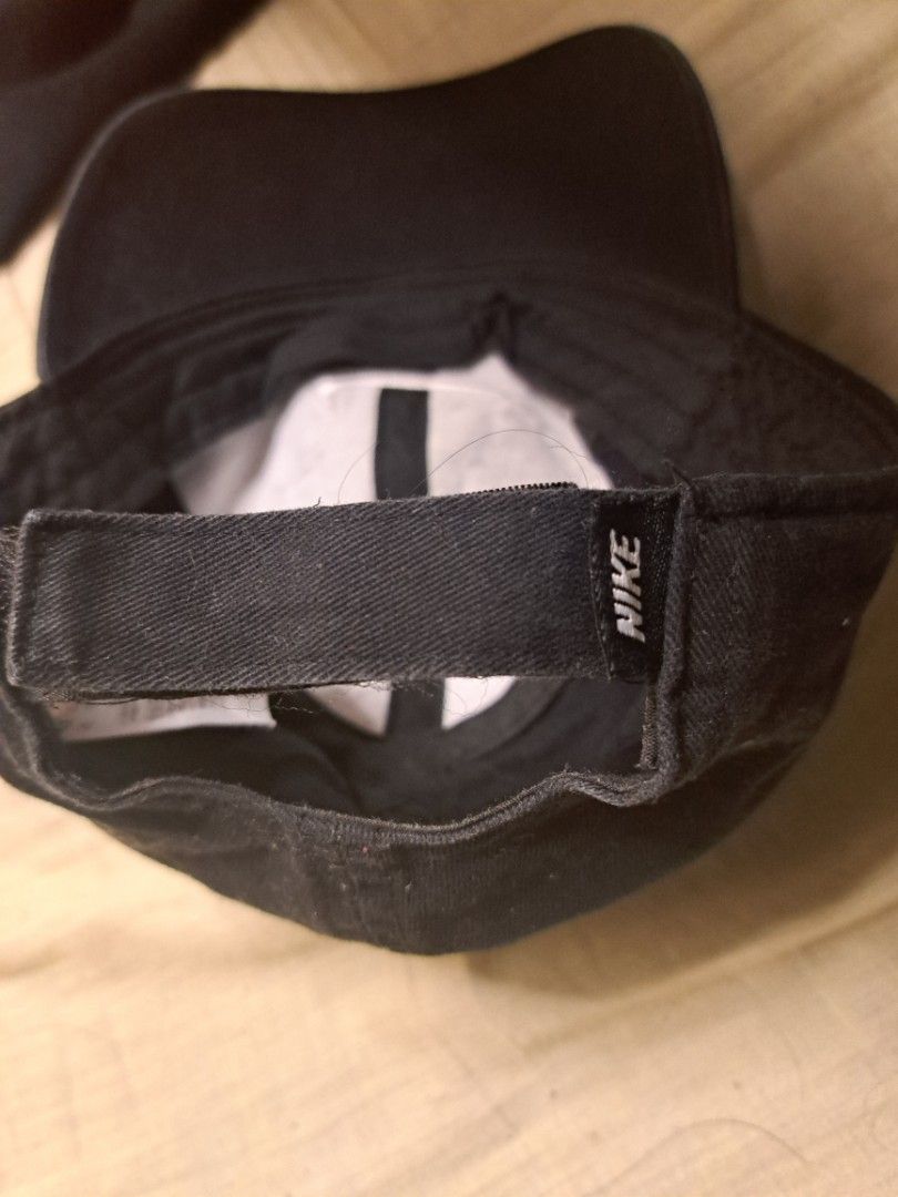 Nike Kids Cap (Category: Kids Wardrobes & Storage) located in Manila. Submitted by sainty.exe (Listing ID 1469694840, Image 3). Description: 7 years old. Model/Style Number: The core identifier on the tag is 617846 (with the full factory production line string showing 617846025953 and style code 2319-023)..