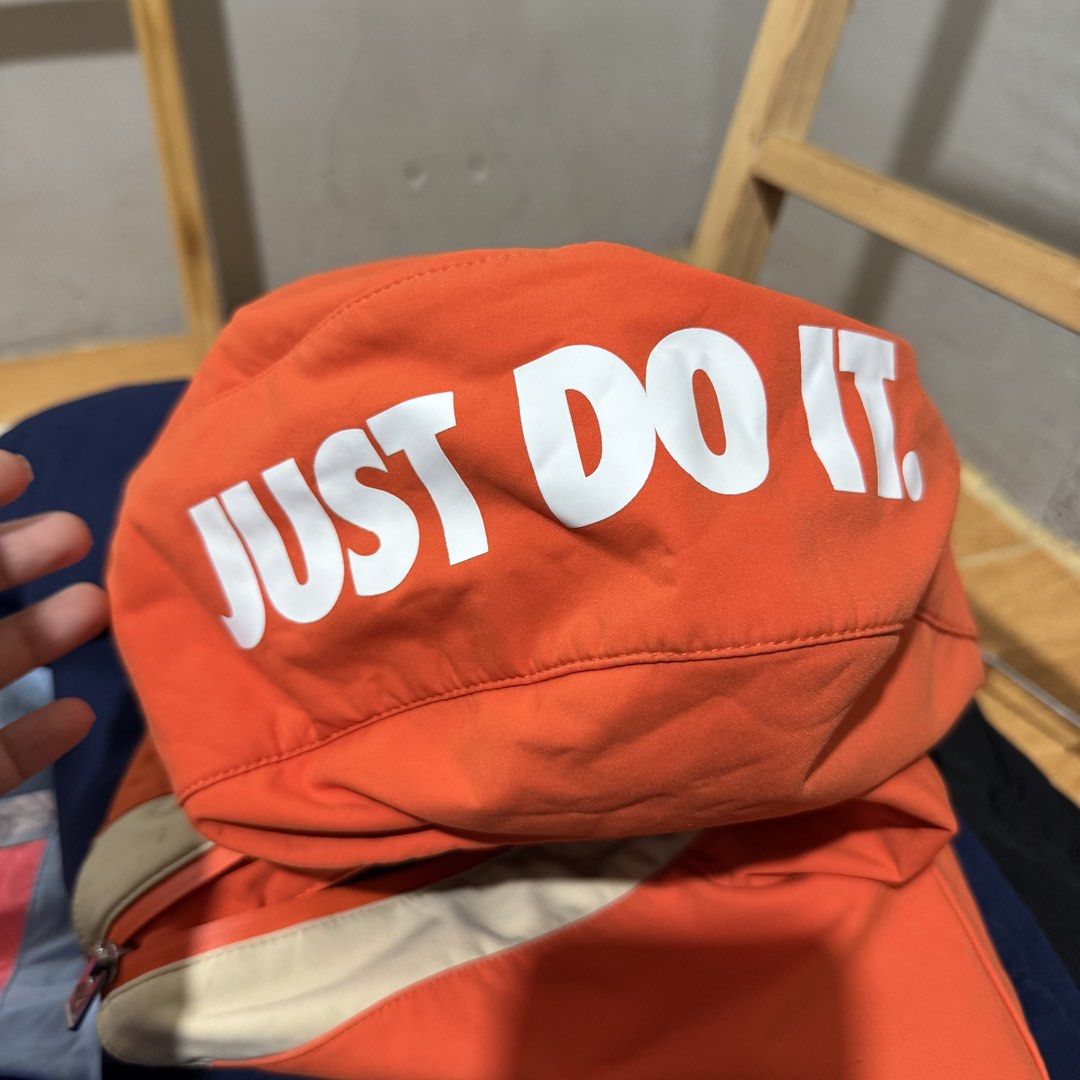 NIKE kids hoodie jacket (Category: Babies & Kids Fashion) located in Valenzuela. Submitted by thriftynanay88 (Listing ID 1469678568, Image 3). Description: Size 7Y on tag runs big Needs washing.