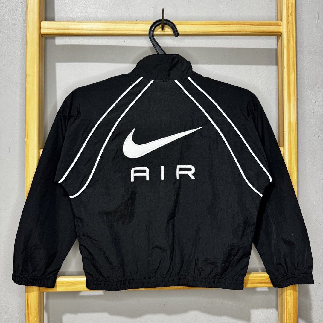 NIKE kids windbreaker jacket (Category: Babies & Kids Fashion) located in Valenzuela. Submitted by thriftynanay88 (Listing ID 1469678403, Image 2). Description: Size 3Y on tag.