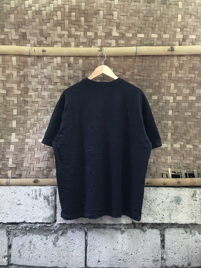 Nike med swoosh logo (Category: Activewear) located in Talisay. Submitted by abneralamo (Listing ID 1469675093, Image 2). Description: Nike med swoosh logo Size large.