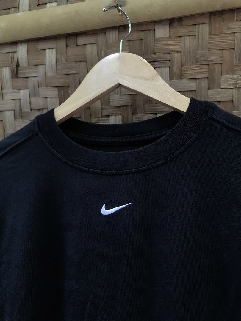 Nike med swoosh logo (Category: Activewear) located in Talisay. Submitted by abneralamo (Listing ID 1469675093, Image 3). Description: Nike med swoosh logo Size large.