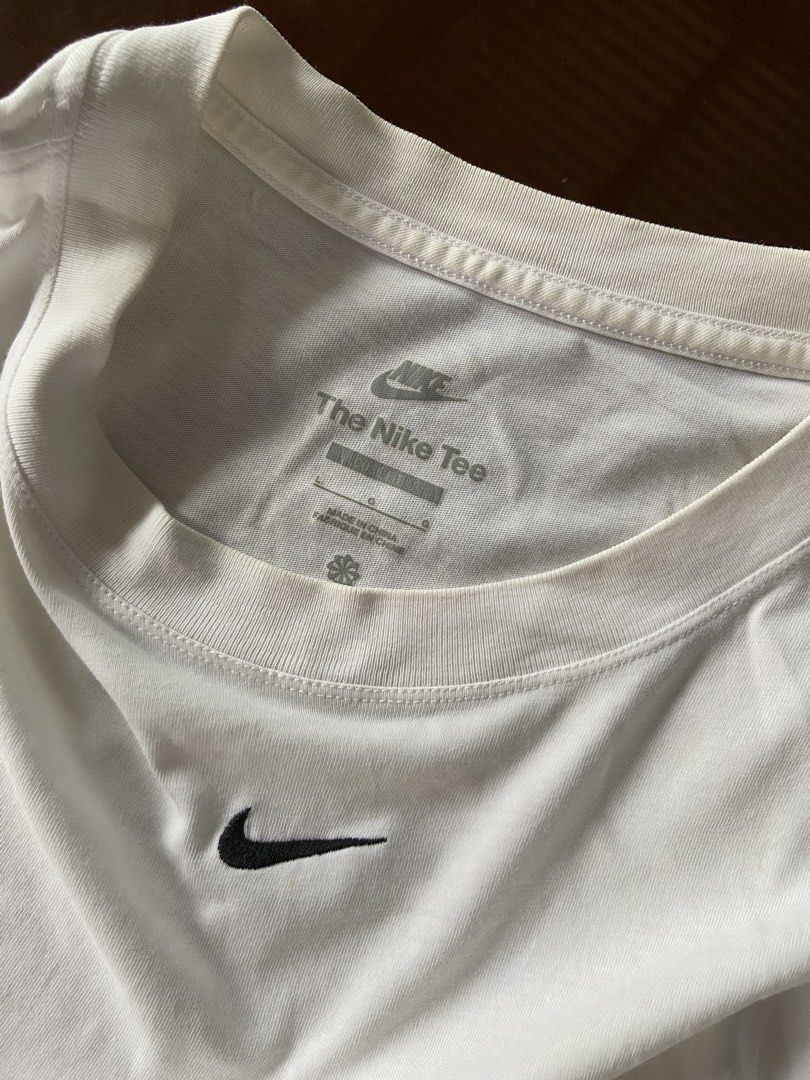 Nike Midswoosh Loosefit (Category: Tshirts & Polo Shirts ) located in Panabo. Submitted by thrifty.red (Listing ID 1469626964, Image 2). Description: width:21 length:28 need wash only washable fresh from bale excellent no issue.