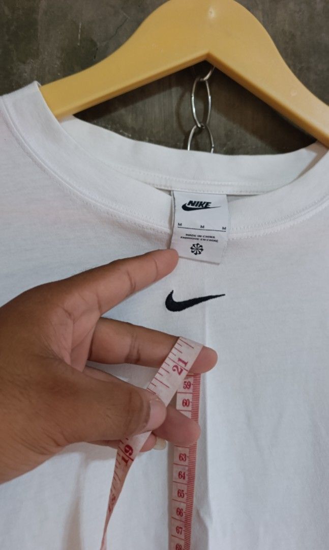 NIKE MIDSWOOSH,NO ISSUE,B-NEW CONDITION,21*27 (Category: Luxury Apparel) located in Tumauini. Submitted by patricktag49926 (Listing ID 1469726179, Image 3). Description: .