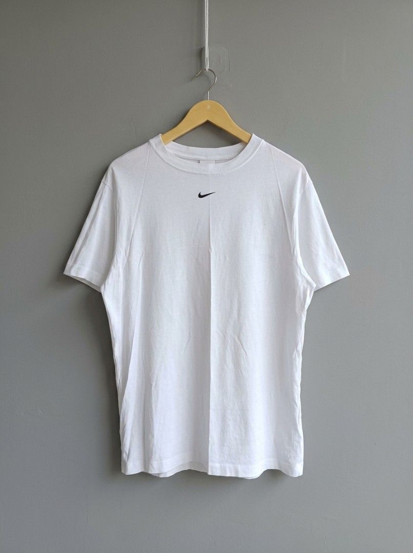 NIKE MIDSWOOSH,NO ISSUE,B-NEW CONDITION,21*27 (Category: Luxury Apparel) located in Tumauini. Submitted by patricktag49926 (Listing ID 1469726179, Image 1). Description: .