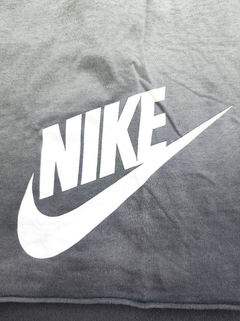 Nike NSW Alumni 2 Tone Shorts (Category: Shorts) located in Bulacan. Submitted by emilj23 (Listing ID 1469596517, Image 2). Description: Nike NSW Alumni 2 Tone Shorts Size L on tag L 21.5 W 32-36 Leg Hole 12 Condition 9/10 Color rate 9/10 Issue Minimal Stain,Slight Fade on Knee Part.