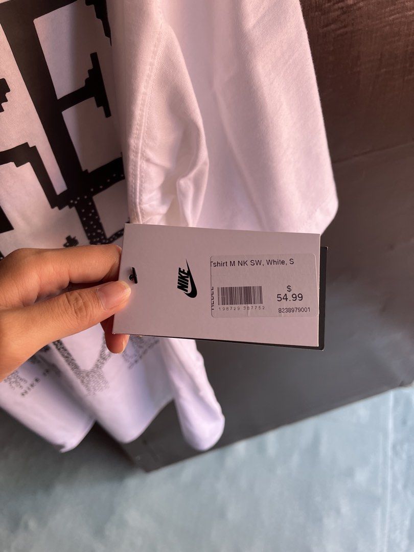 Nike Pixel Graphic Loose Fit White Tee (Category: Tshirts & Polo Shirts ) located in Cagayan de Oro. Submitted by yapchicsie (Listing ID 1469636796, Image 3). Description: Nike Graphic T-Shirt 🤍🖤 ✨ Brand new with tag | Gikan abroad 📏 Size S 💰 ₱1,500 (slightly negotiable) 📍 Cagayan de Oro 🤝 Meetup available 🛵 Delivery via Maxim 📦 Nationwide shipping via J&T (SF c/o buyer) 📩 DM if interested!.