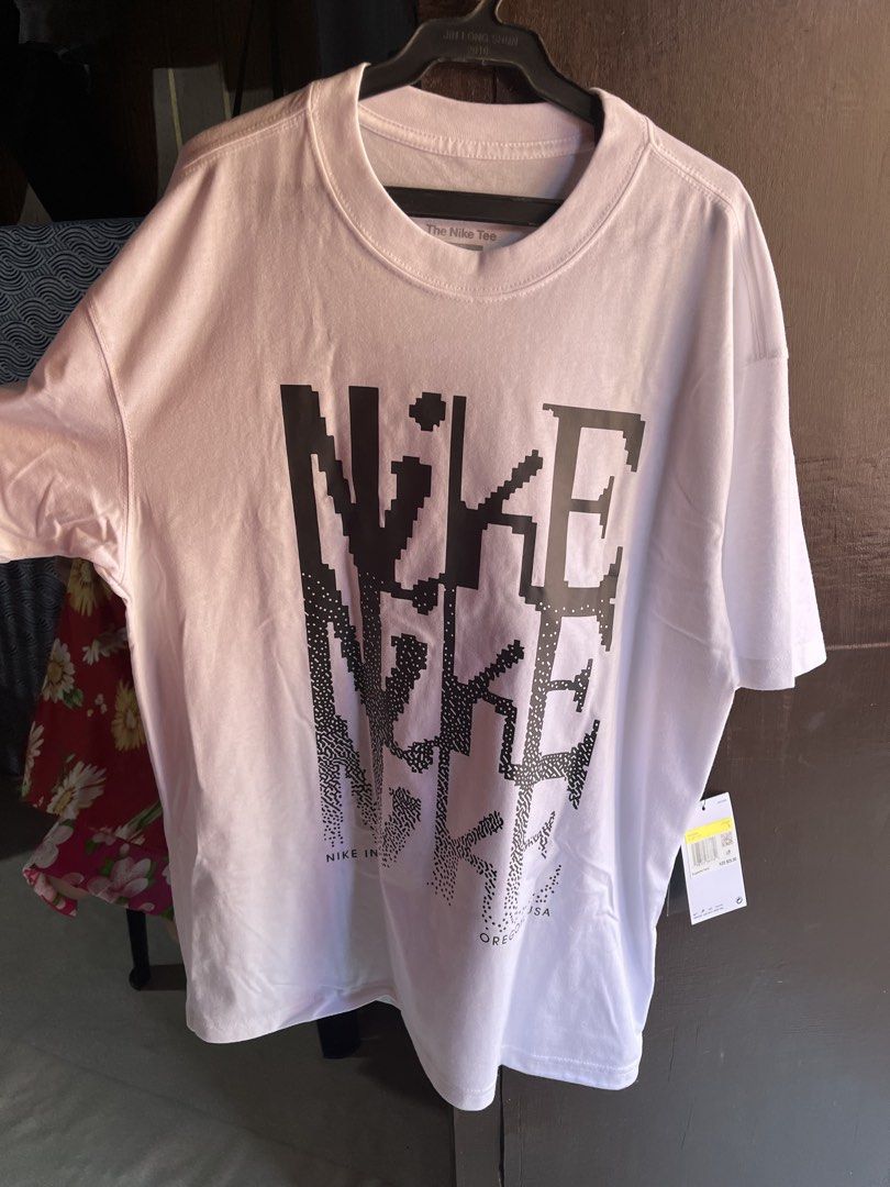 Nike Pixel Graphic Loose Fit White Tee (Category: Tshirts & Polo Shirts ) located in Cagayan de Oro. Submitted by yapchicsie (Listing ID 1469636796, Image 1). Description: Nike Graphic T-Shirt 🤍🖤 ✨ Brand new with tag | Gikan abroad 📏 Size S 💰 ₱1,500 (slightly negotiable) 📍 Cagayan de Oro 🤝 Meetup available 🛵 Delivery via Maxim 📦 Nationwide shipping via J&T (SF c/o buyer) 📩 DM if interested!.