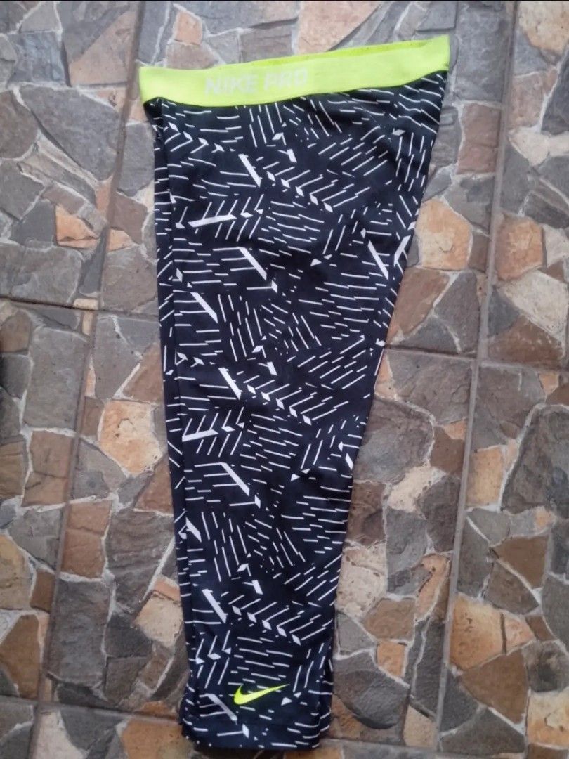 Nike Pro (Category: Activewear) located in Quezon City. Submitted by mg.thriftshop (Listing ID 1469671261, Image 3). Description: .
