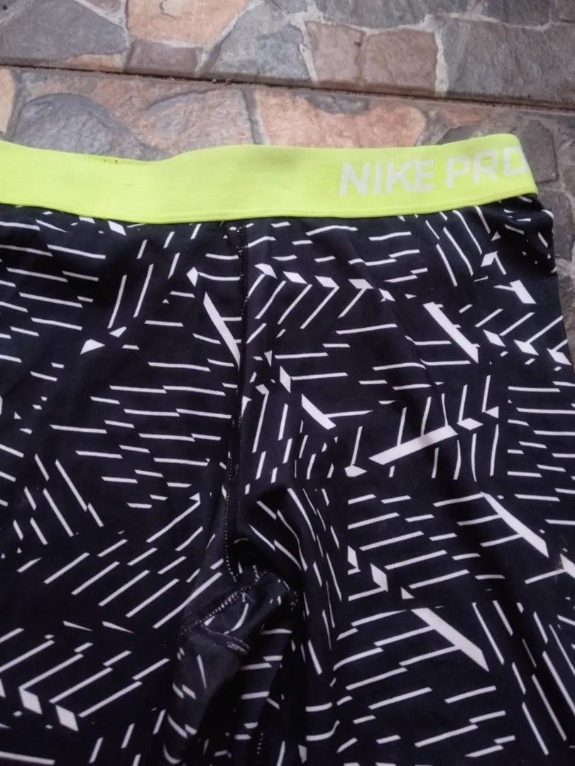 Nike Pro (Category: Activewear) located in Quezon City. Submitted by mg.thriftshop (Listing ID 1469671261, Image 2). Description: .