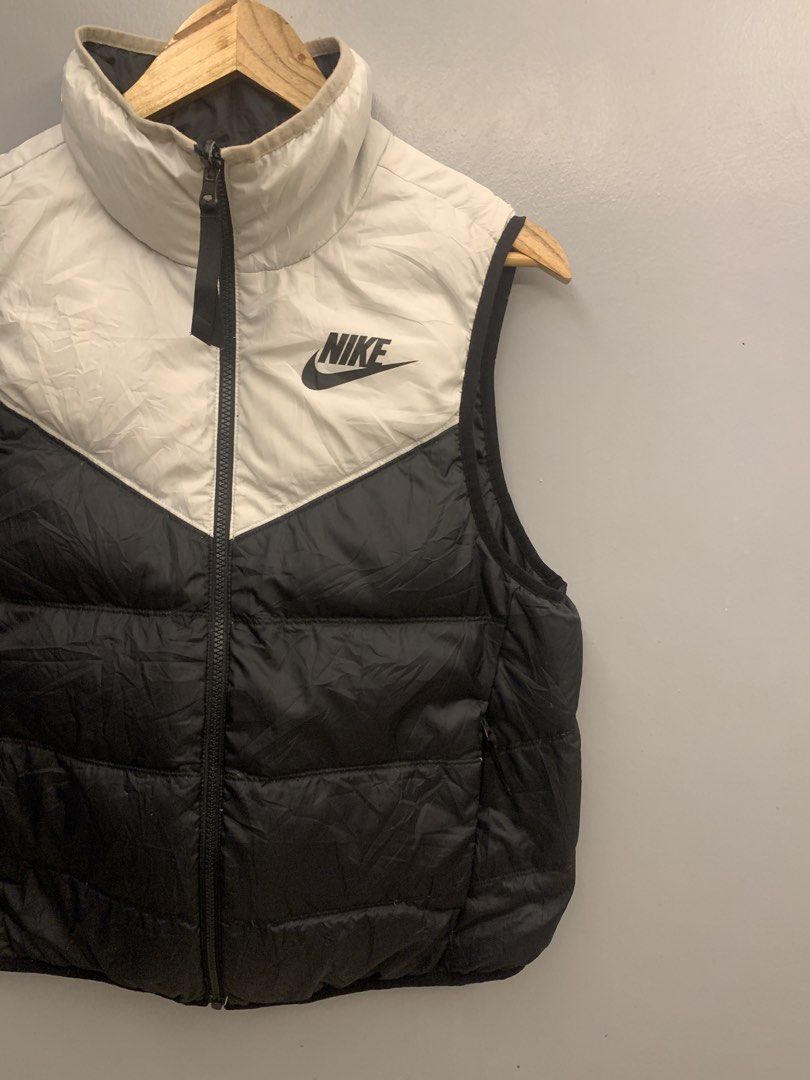 NIKE REVERSIBLE PUPPER VEST (Category: Vests) located in Cavite. Submitted by thrift2moolah (Listing ID 1469716388, Image 3). Description: NIKE REVERSIBLE PUPPER VEST Size M 20/23 Excellent condition minimal scratch only 850 plus sf.
